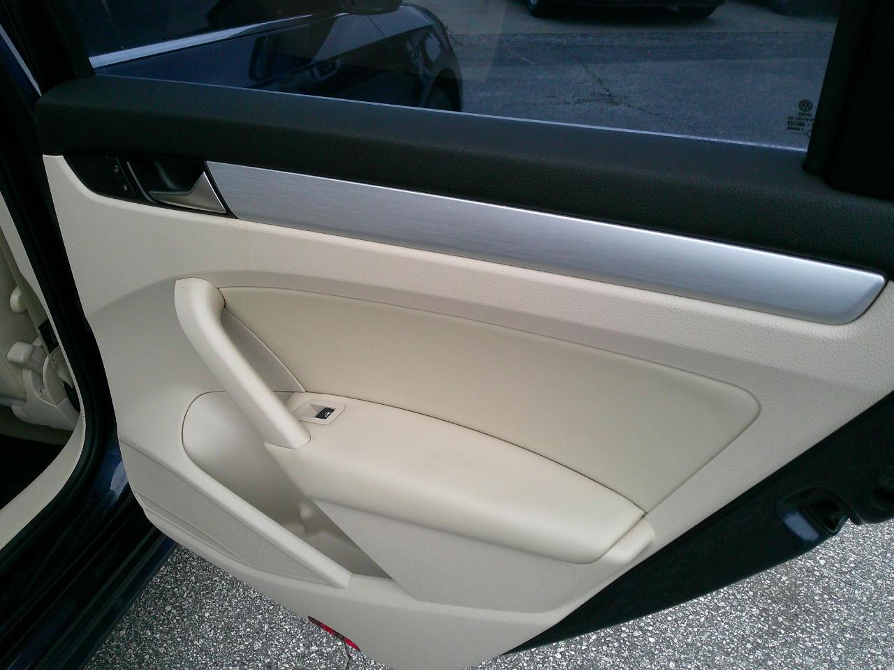 Volkswagen Passat 4dr Sdn 2.5L Auto SE 2013