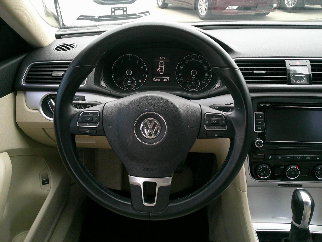 Volkswagen Passat 4dr Sdn 2.5L Auto SE 2013