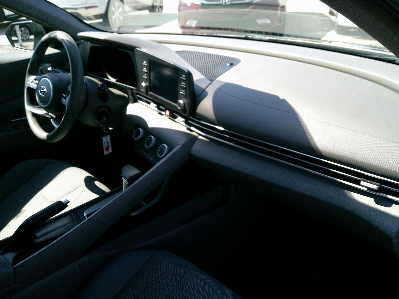 Hyundai Elantra SE IVT 2021