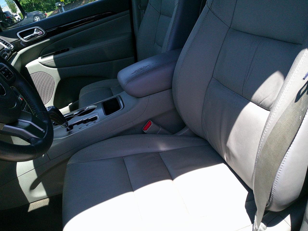 Jeep Grand Cherokee RWD 4dr Laredo 2012