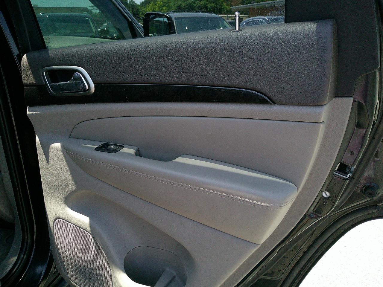Jeep Grand Cherokee RWD 4dr Laredo 2012