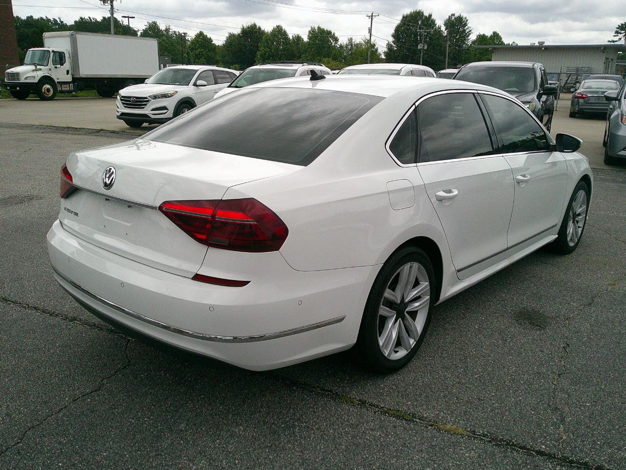 Volkswagen Passat 1.8T SEL Premium Auto 2017