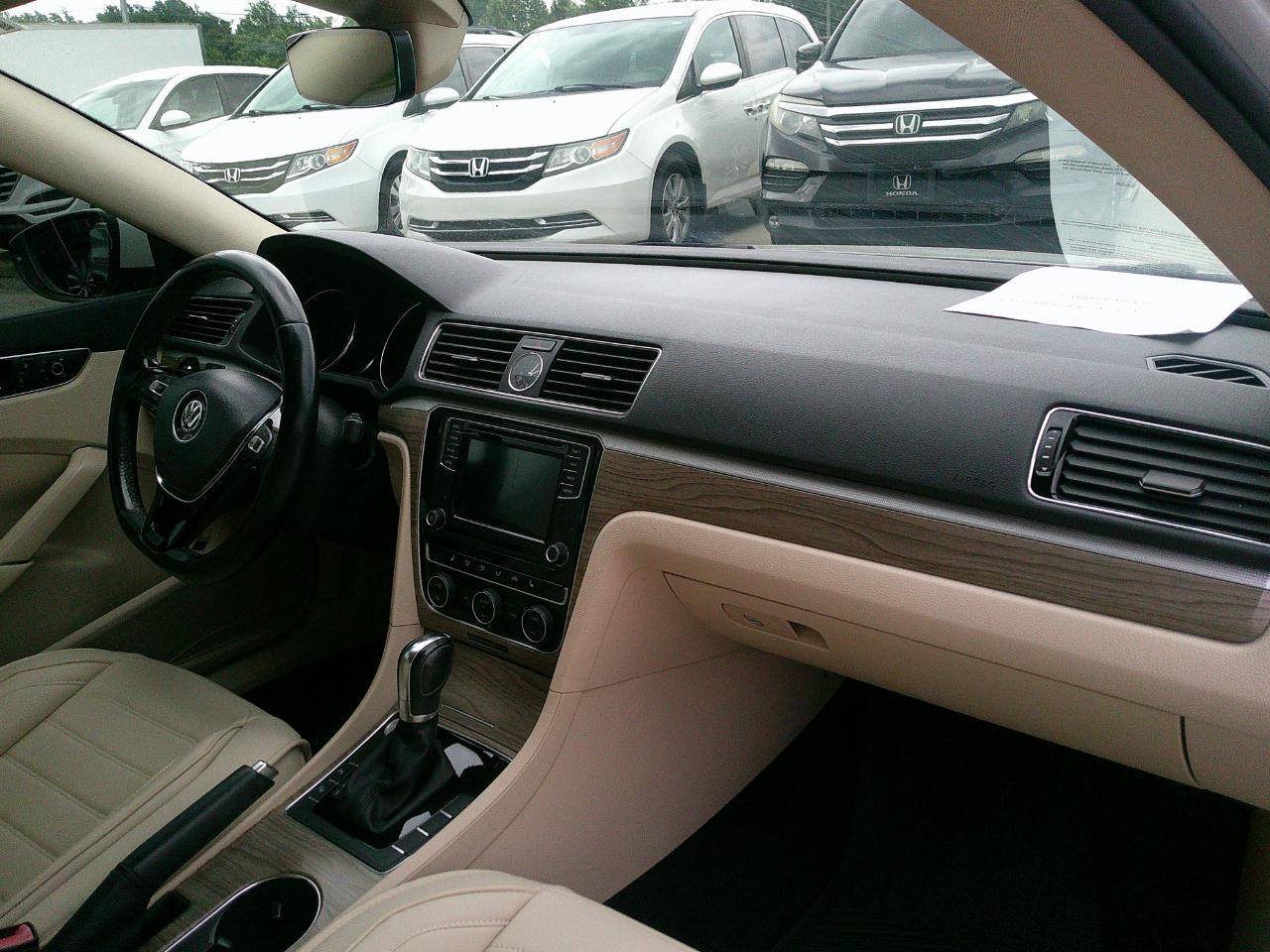 Volkswagen Passat 1.8T SEL Premium Auto 2017