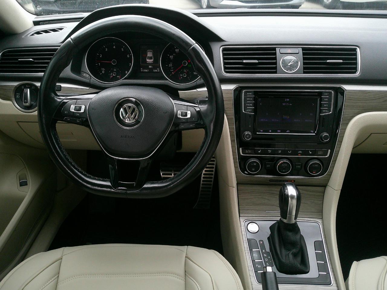 Volkswagen Passat 1.8T SEL Premium Auto 2017