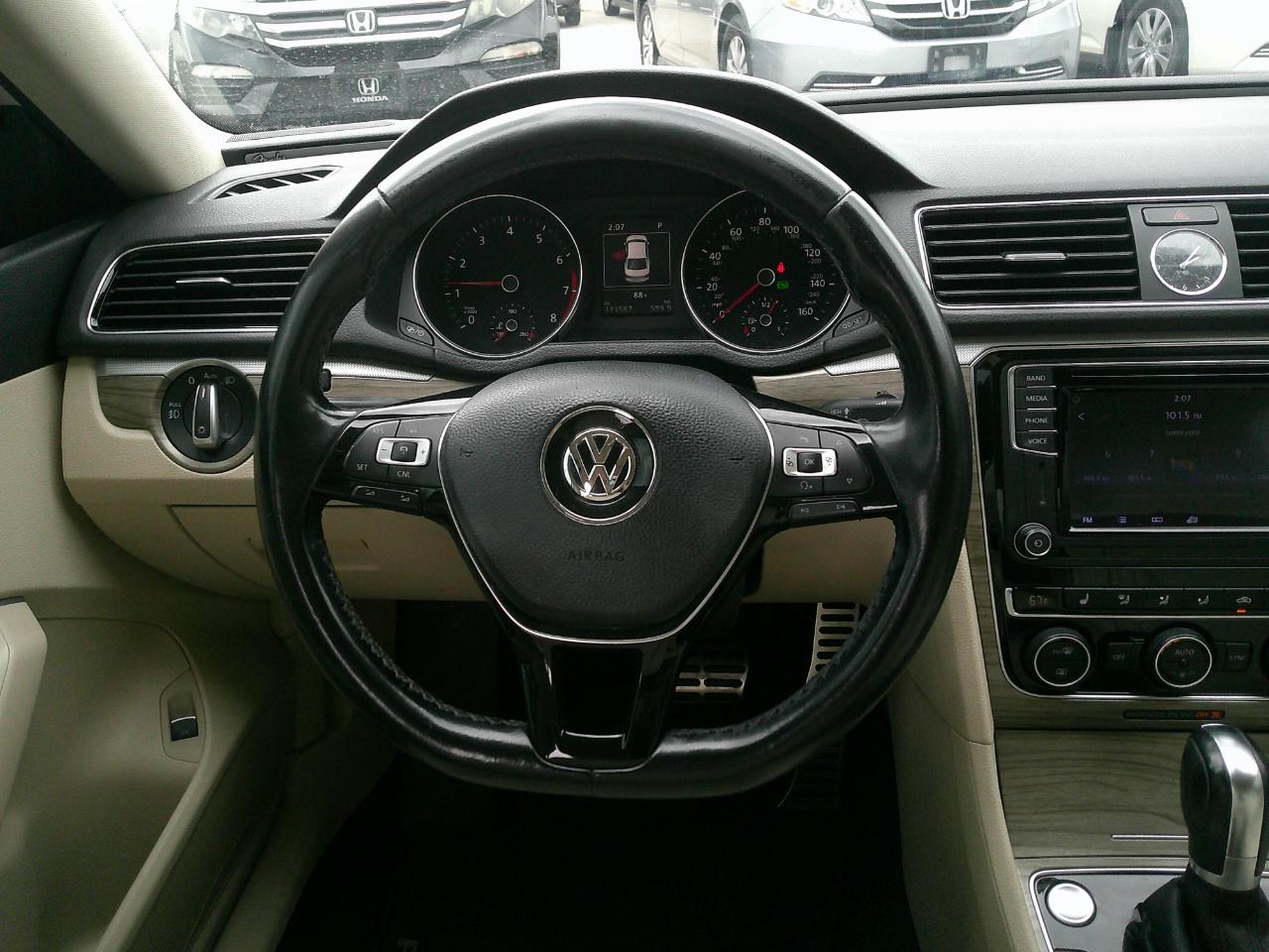 Volkswagen Passat 1.8T SEL Premium Auto 2017