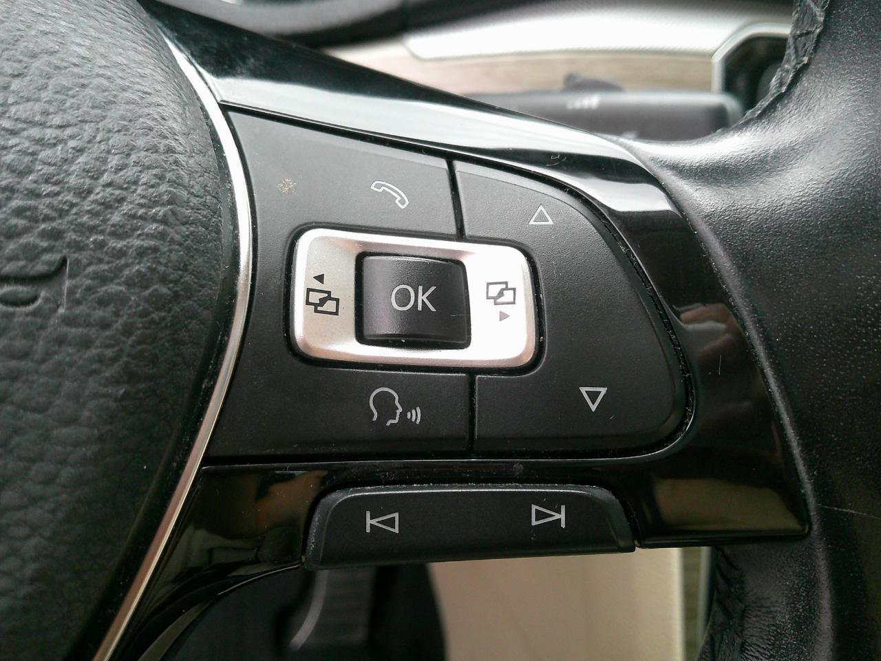 Volkswagen Passat 1.8T SEL Premium Auto 2017