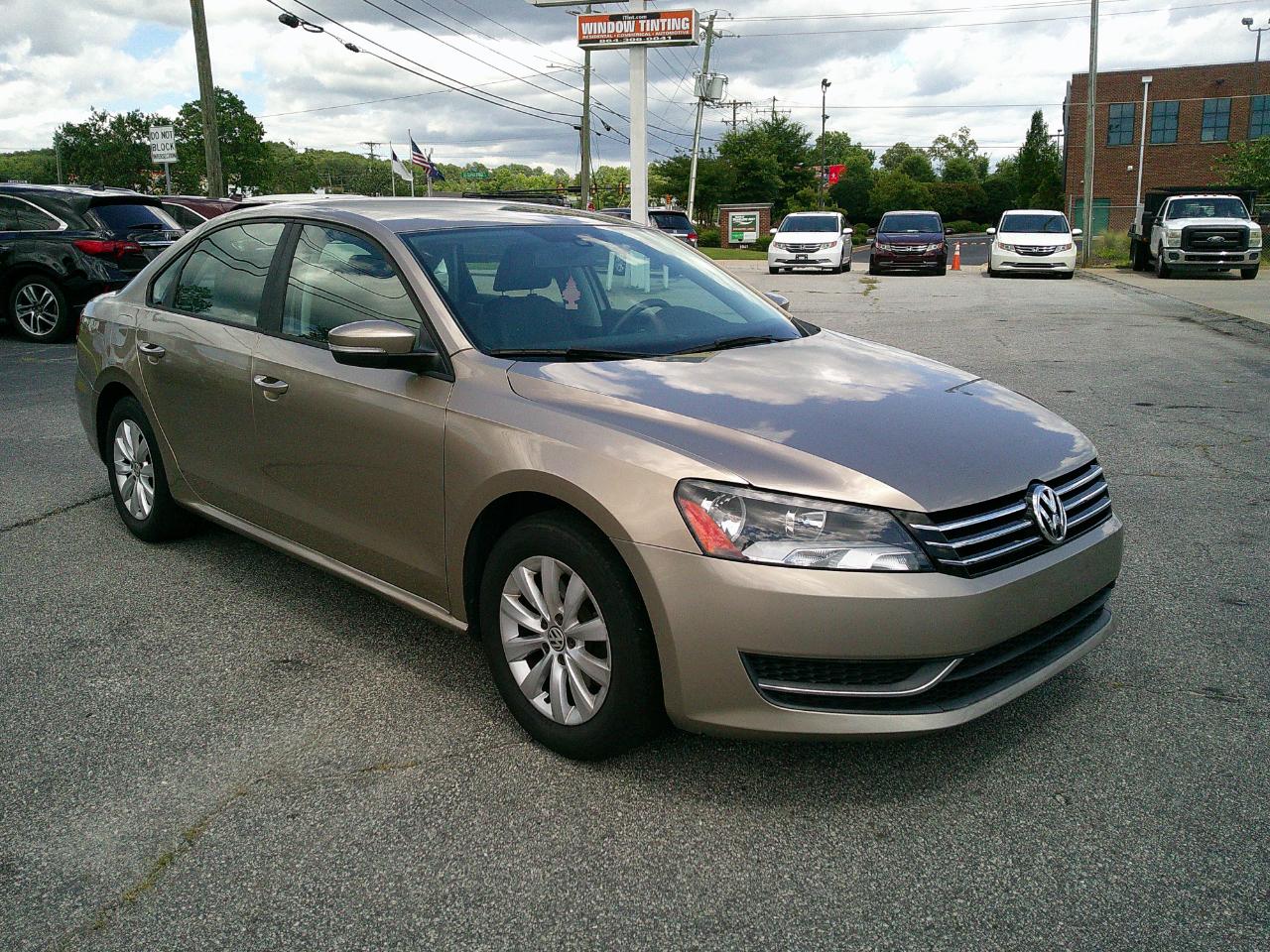 Volkswagen Passat 4dr Sdn 1.8T Auto S 2015