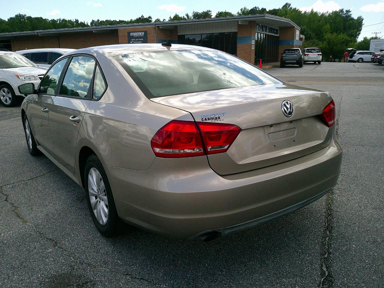 Volkswagen Passat 4dr Sdn 1.8T Auto S 2015