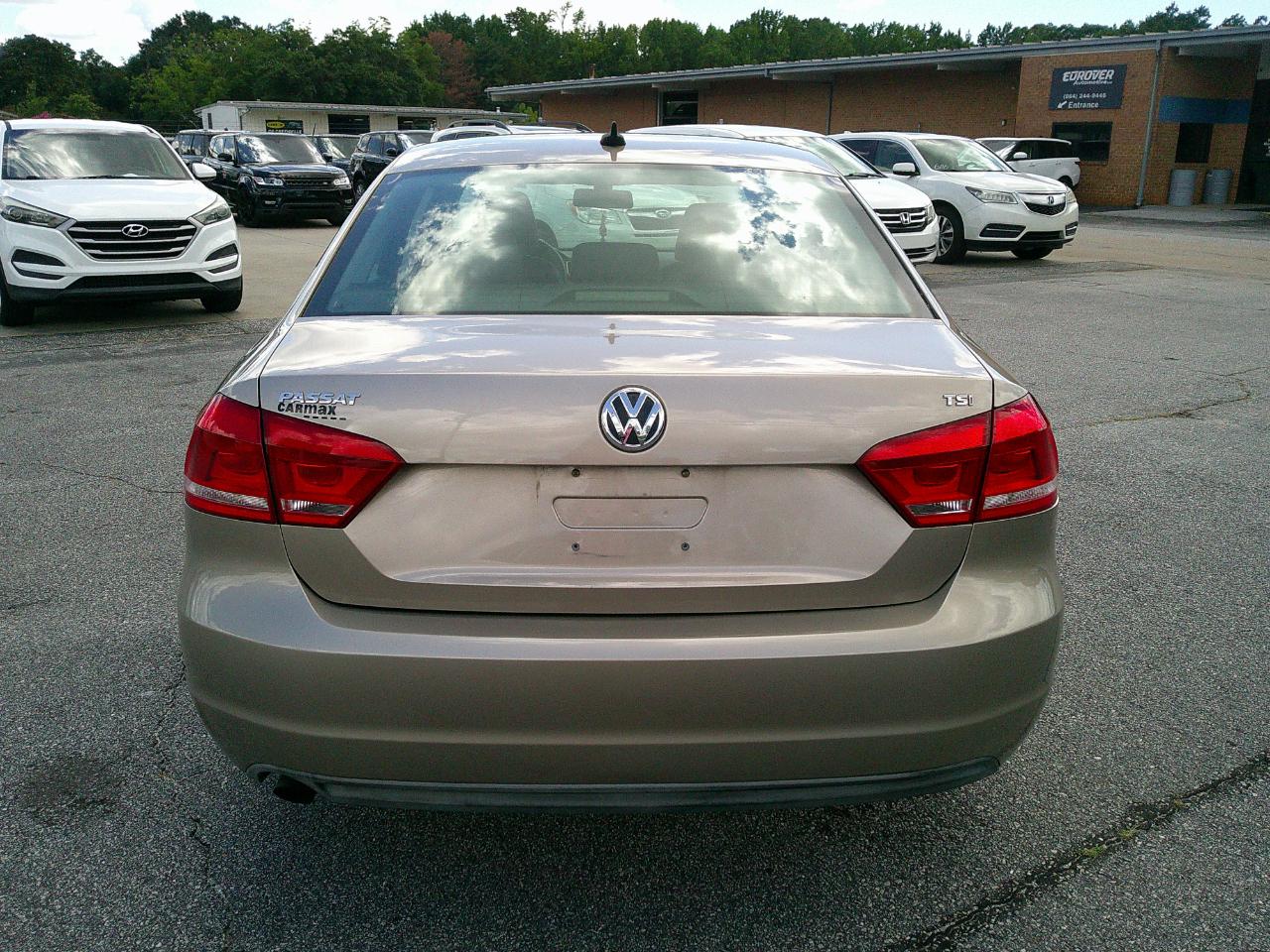 Volkswagen Passat 4dr Sdn 1.8T Auto S 2015