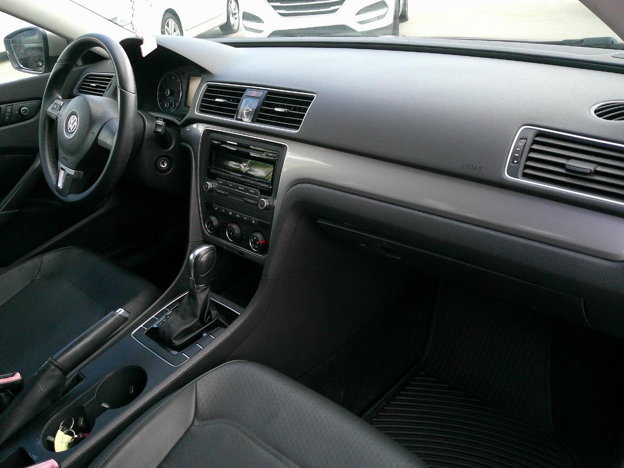 Volkswagen Passat 4dr Sdn 1.8T Auto S 2015