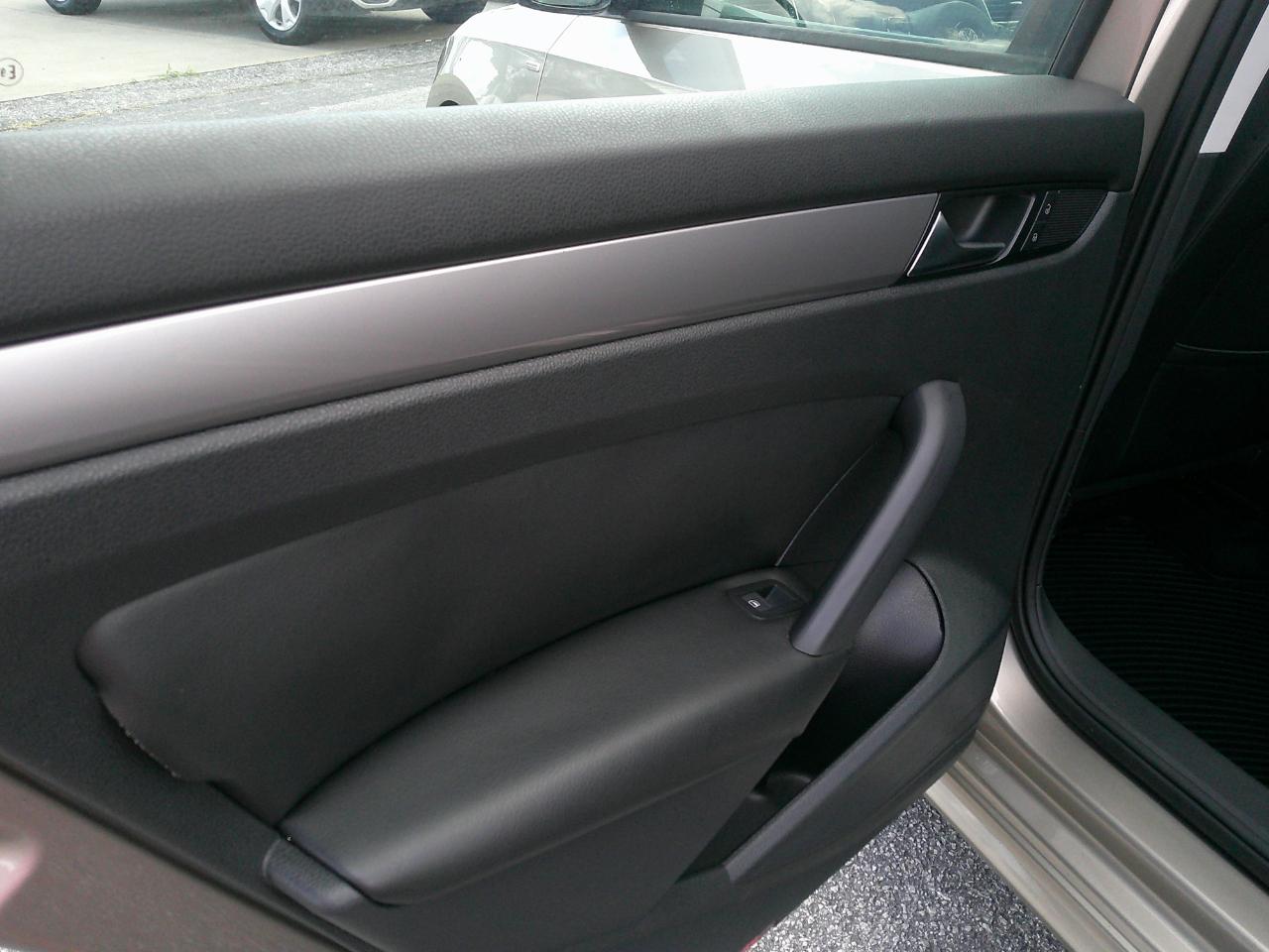 Volkswagen Passat 4dr Sdn 1.8T Auto S 2015