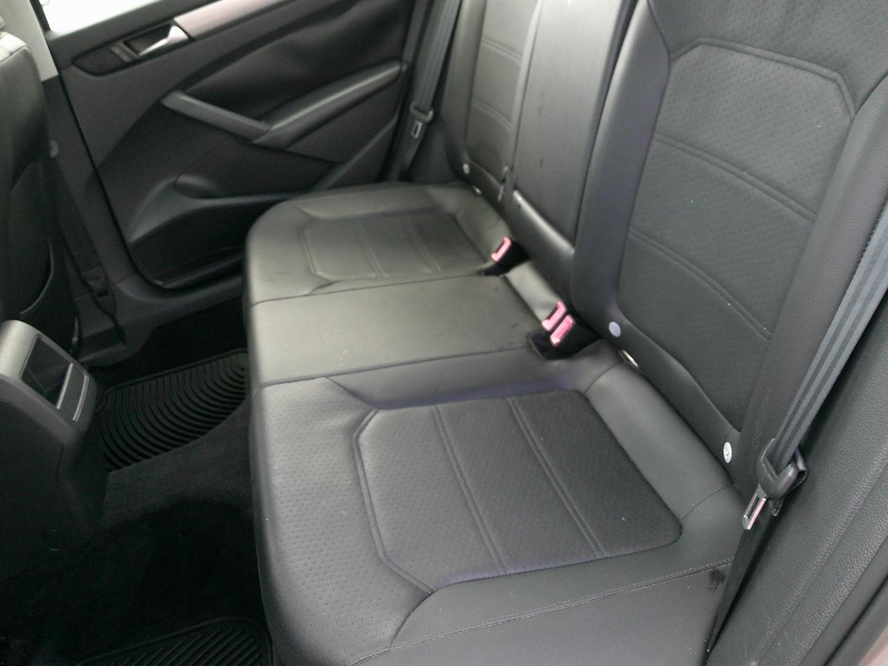 Volkswagen Passat 4dr Sdn 1.8T Auto S 2015