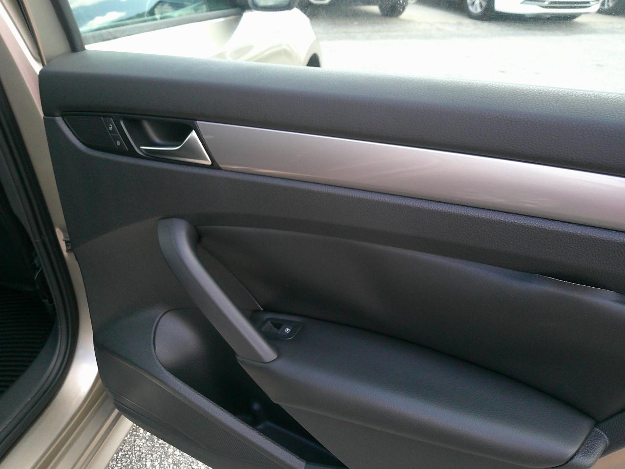 Volkswagen Passat 4dr Sdn 1.8T Auto S 2015