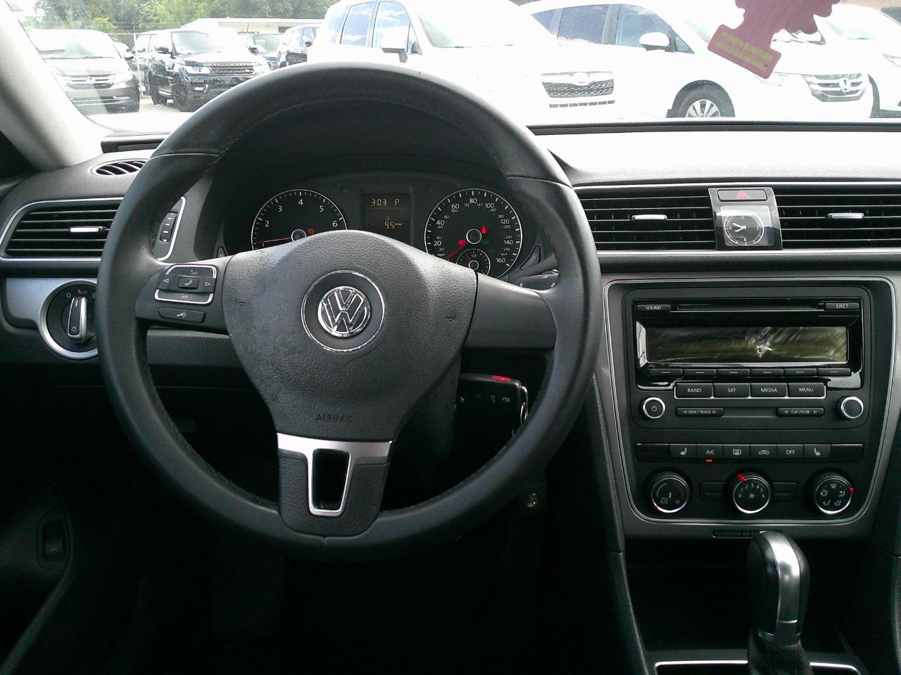 Volkswagen Passat 4dr Sdn 1.8T Auto S 2015