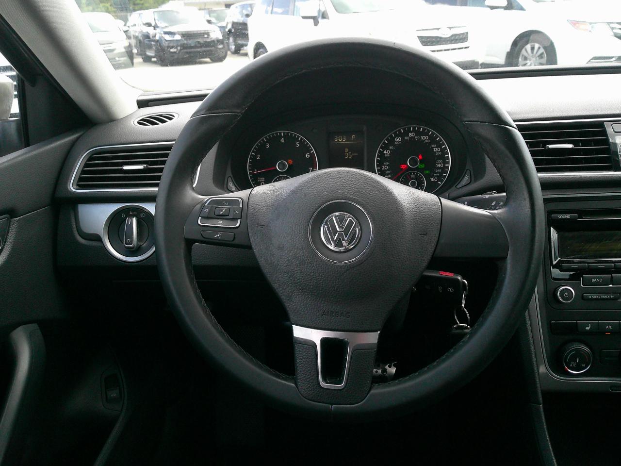 Volkswagen Passat 4dr Sdn 1.8T Auto S 2015