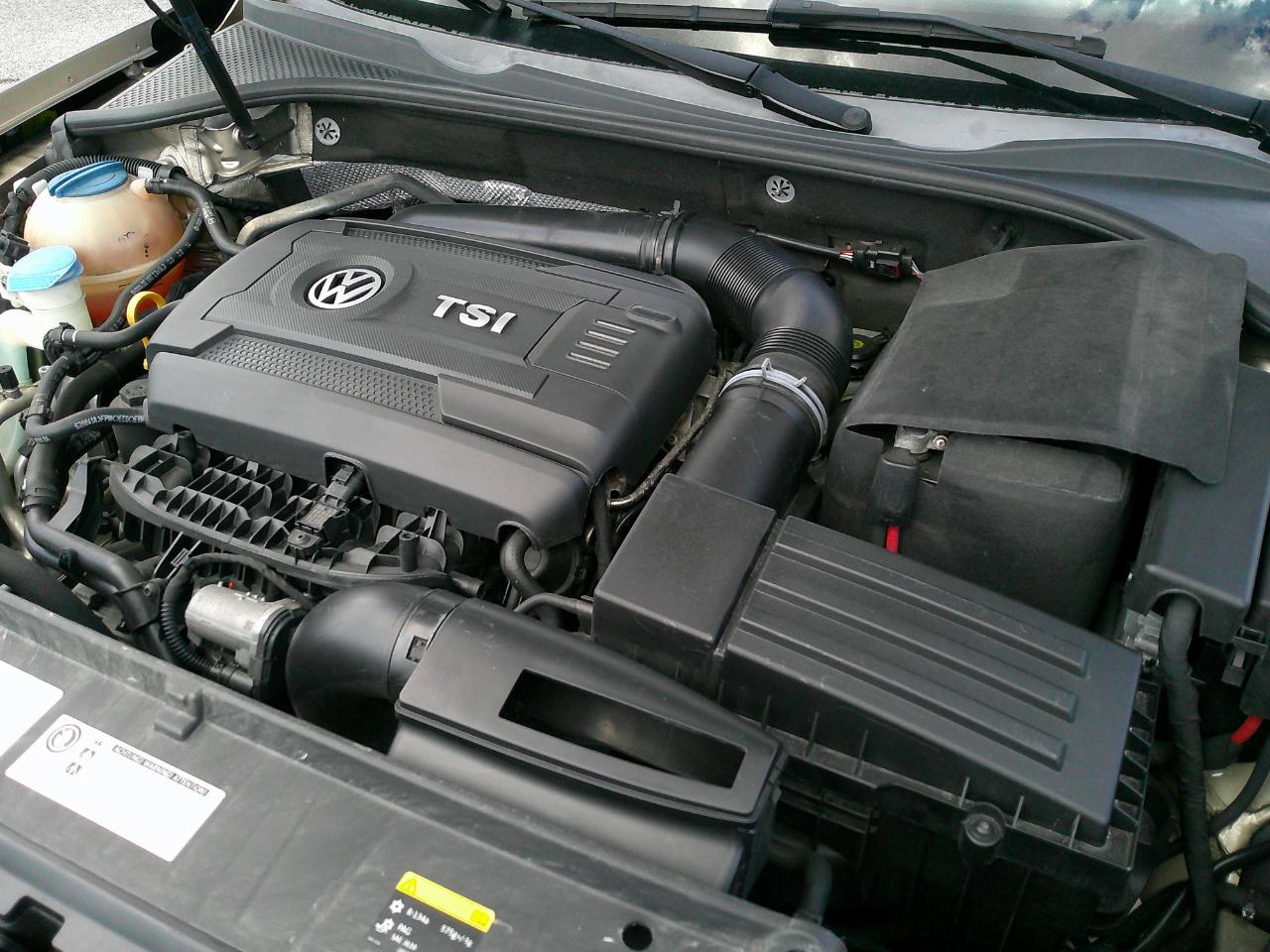 Volkswagen Passat 4dr Sdn 1.8T Auto S 2015