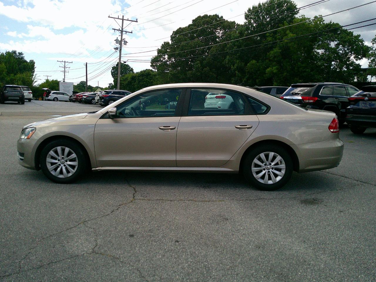 Volkswagen Passat 4dr Sdn 1.8T Auto S 2015