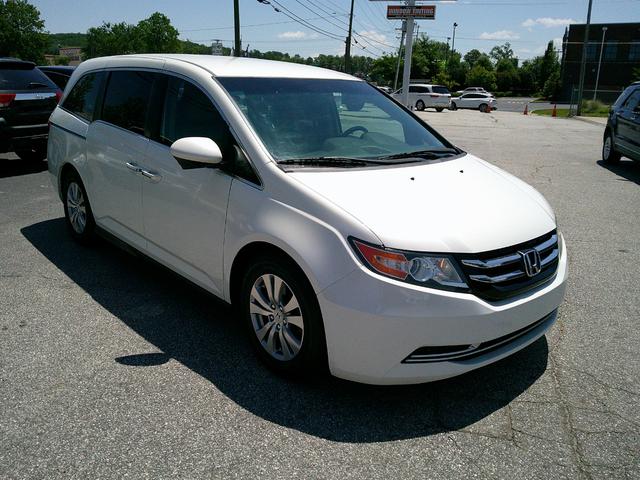 White 2017 Honda Odyssey Minivan Front-Wheel Drive Automatic