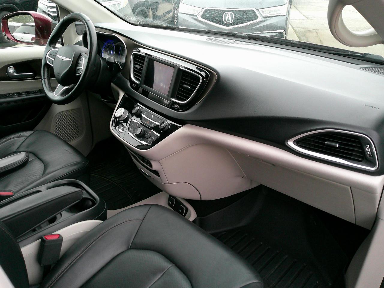 Chrysler Pacifica Touring L FWD 2018