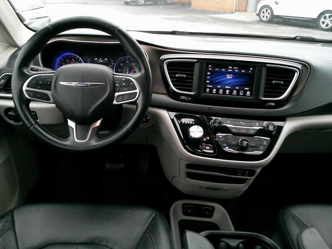Chrysler Pacifica Touring L FWD 2018