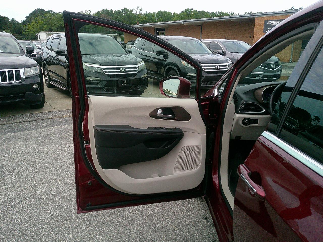 Chrysler Pacifica Touring L FWD 2018