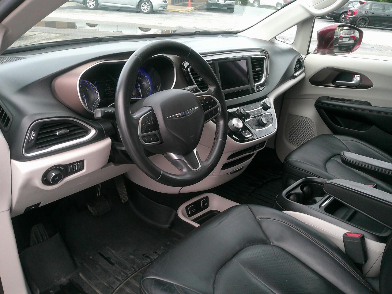Chrysler Pacifica Touring L FWD 2018
