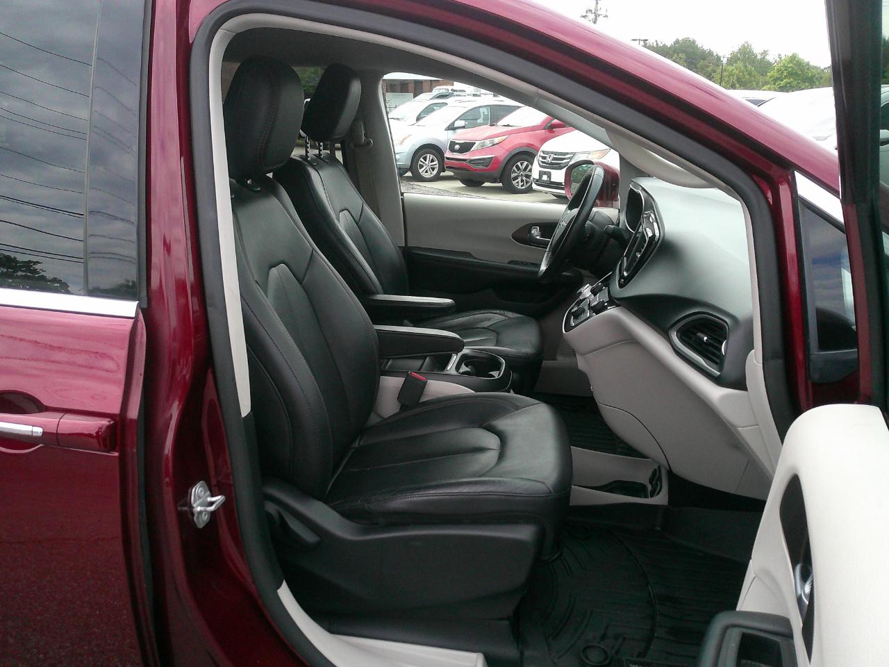 Chrysler Pacifica Touring L FWD 2018