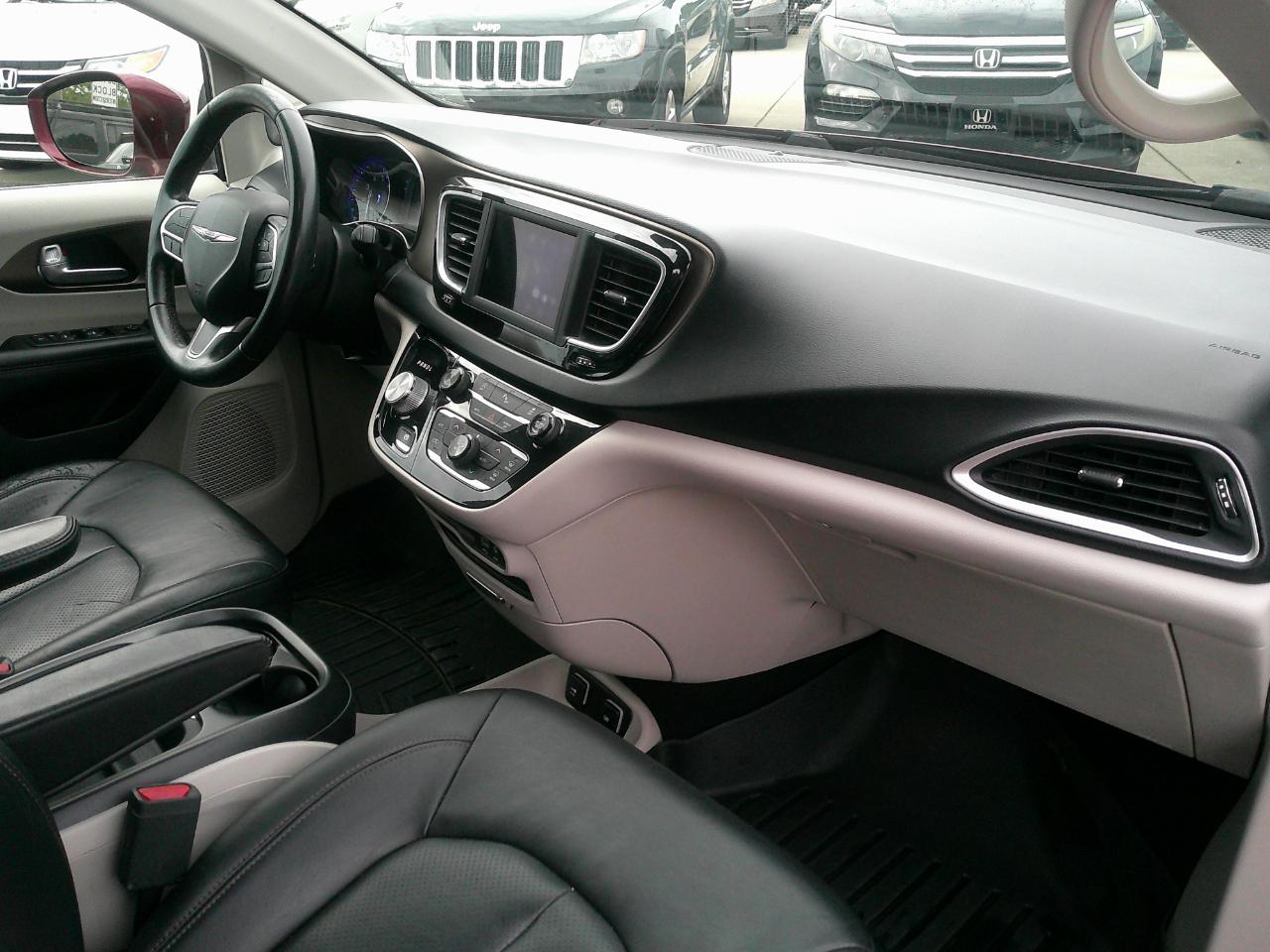 Chrysler Pacifica Touring L FWD 2018