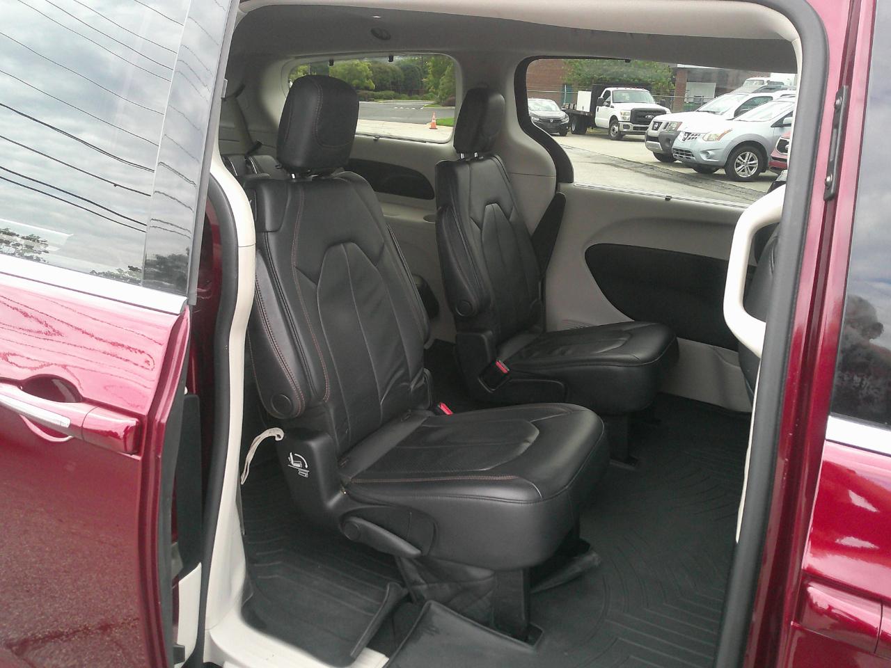 Chrysler Pacifica Touring L FWD 2018