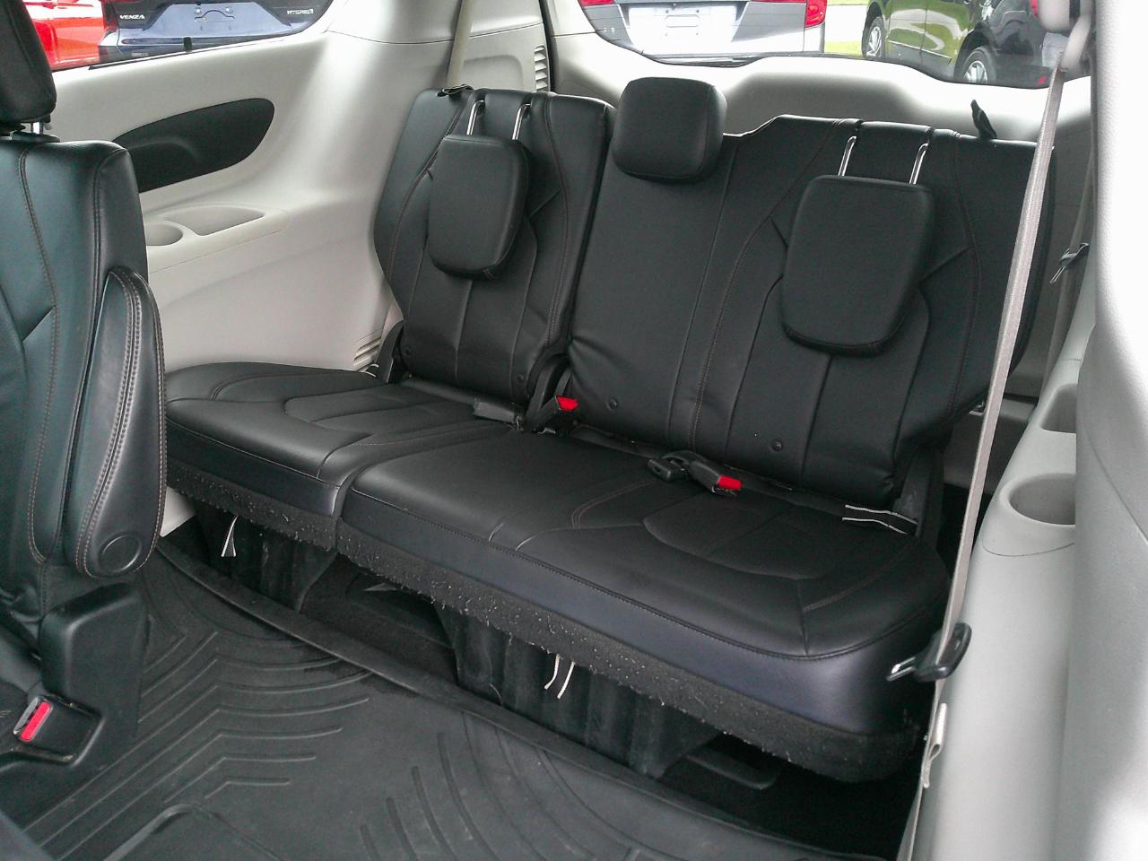 Chrysler Pacifica Touring L FWD 2018