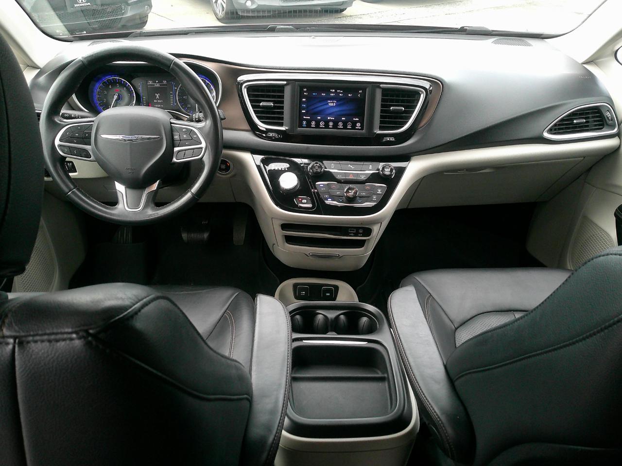 Chrysler Pacifica Touring L FWD 2018