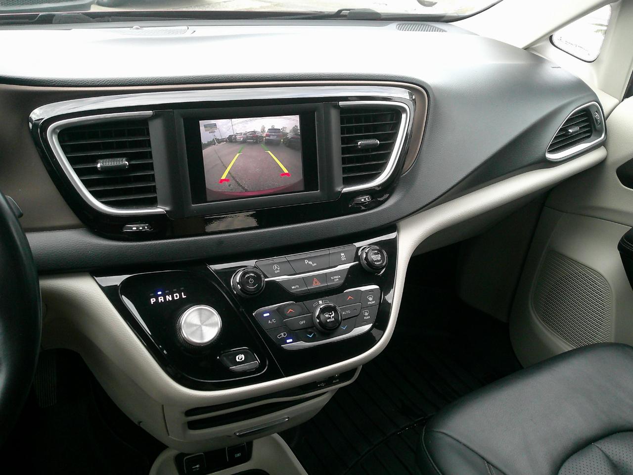 Chrysler Pacifica Touring L FWD 2018
