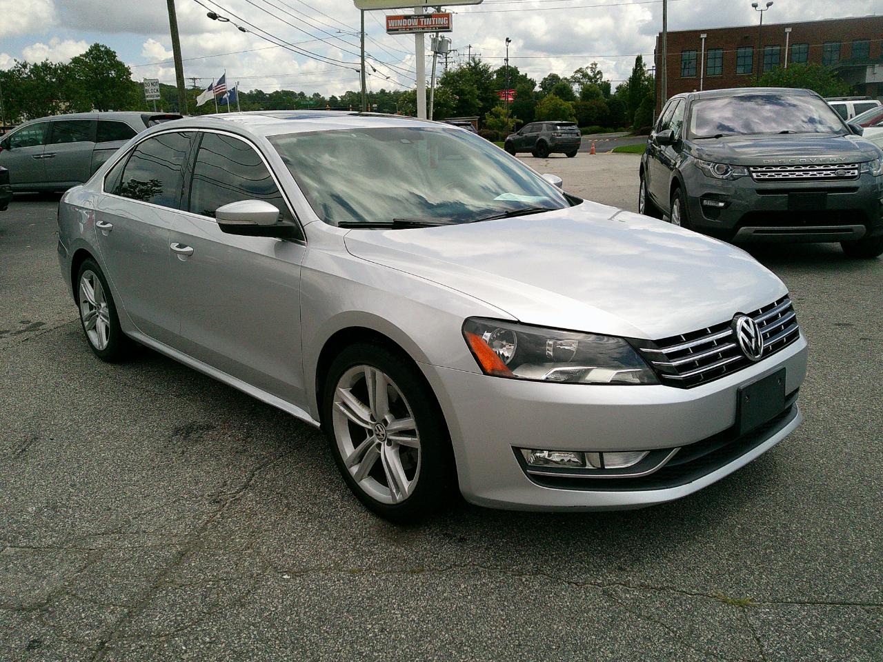 Volkswagen Passat 4dr Sdn 3.6L V6 DSG SE w/Sunroof 2013