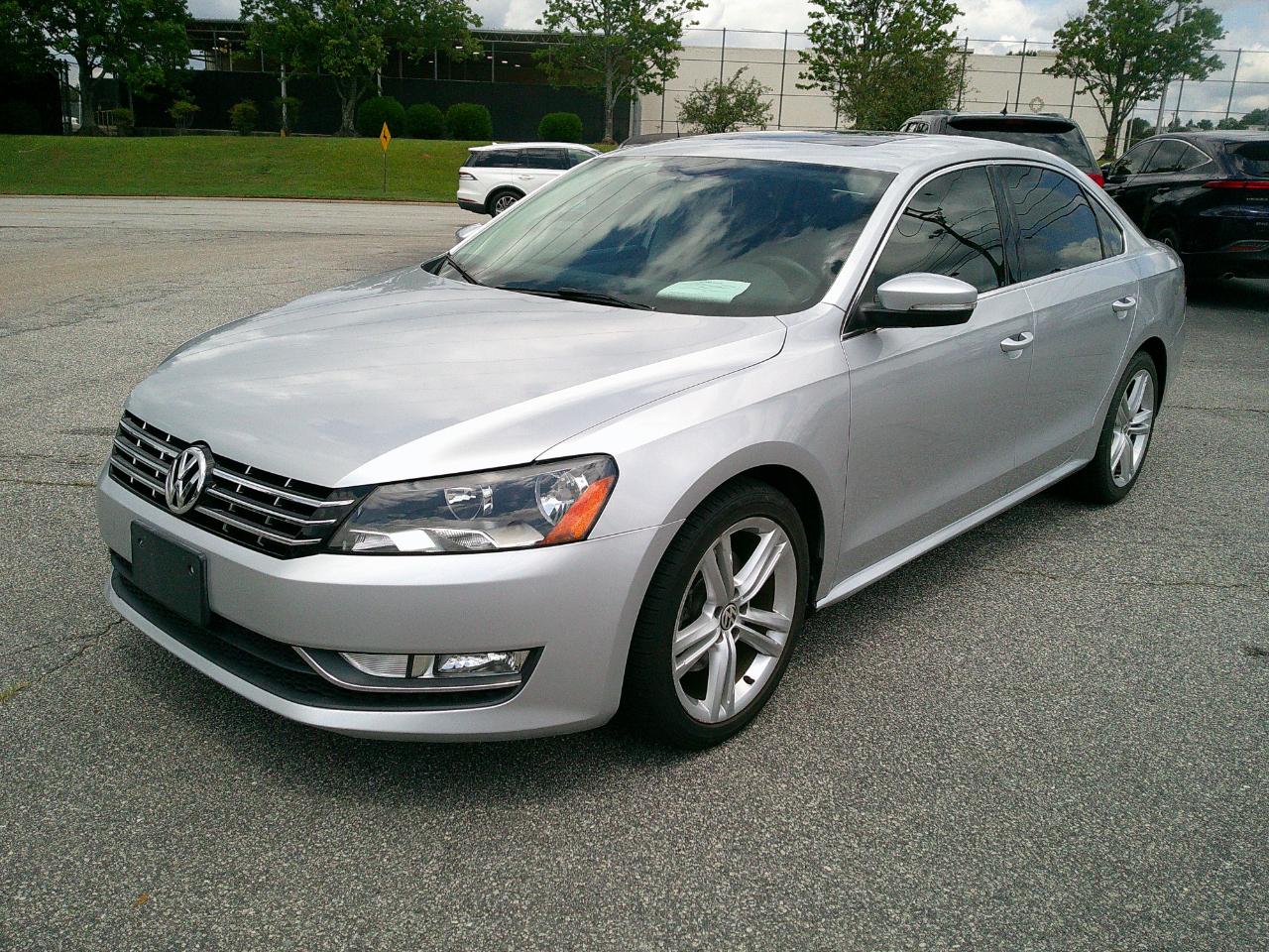 Volkswagen Passat 4dr Sdn 3.6L V6 DSG SE w/Sunroof 2013