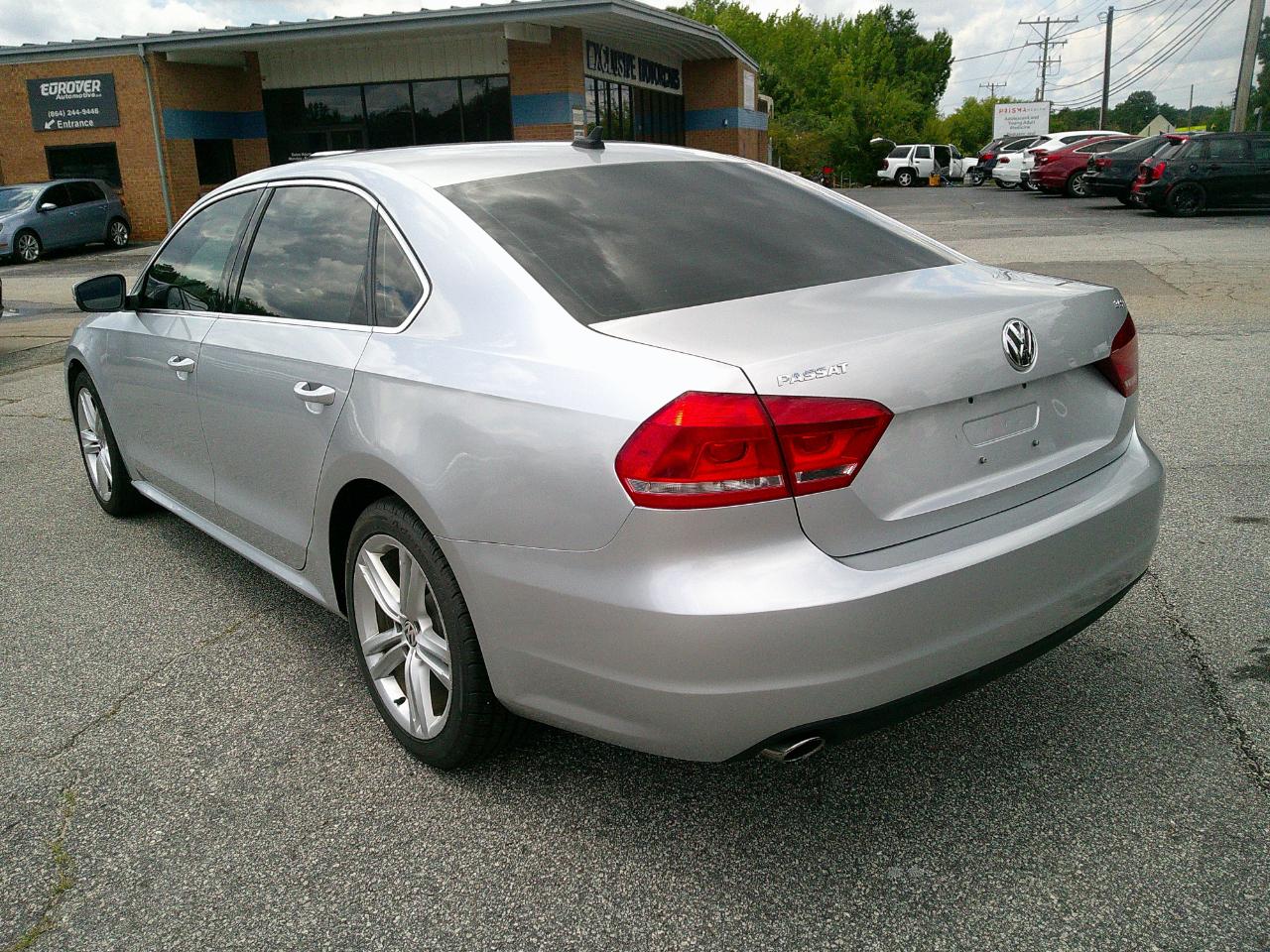 Volkswagen Passat 4dr Sdn 3.6L V6 DSG SE w/Sunroof 2013