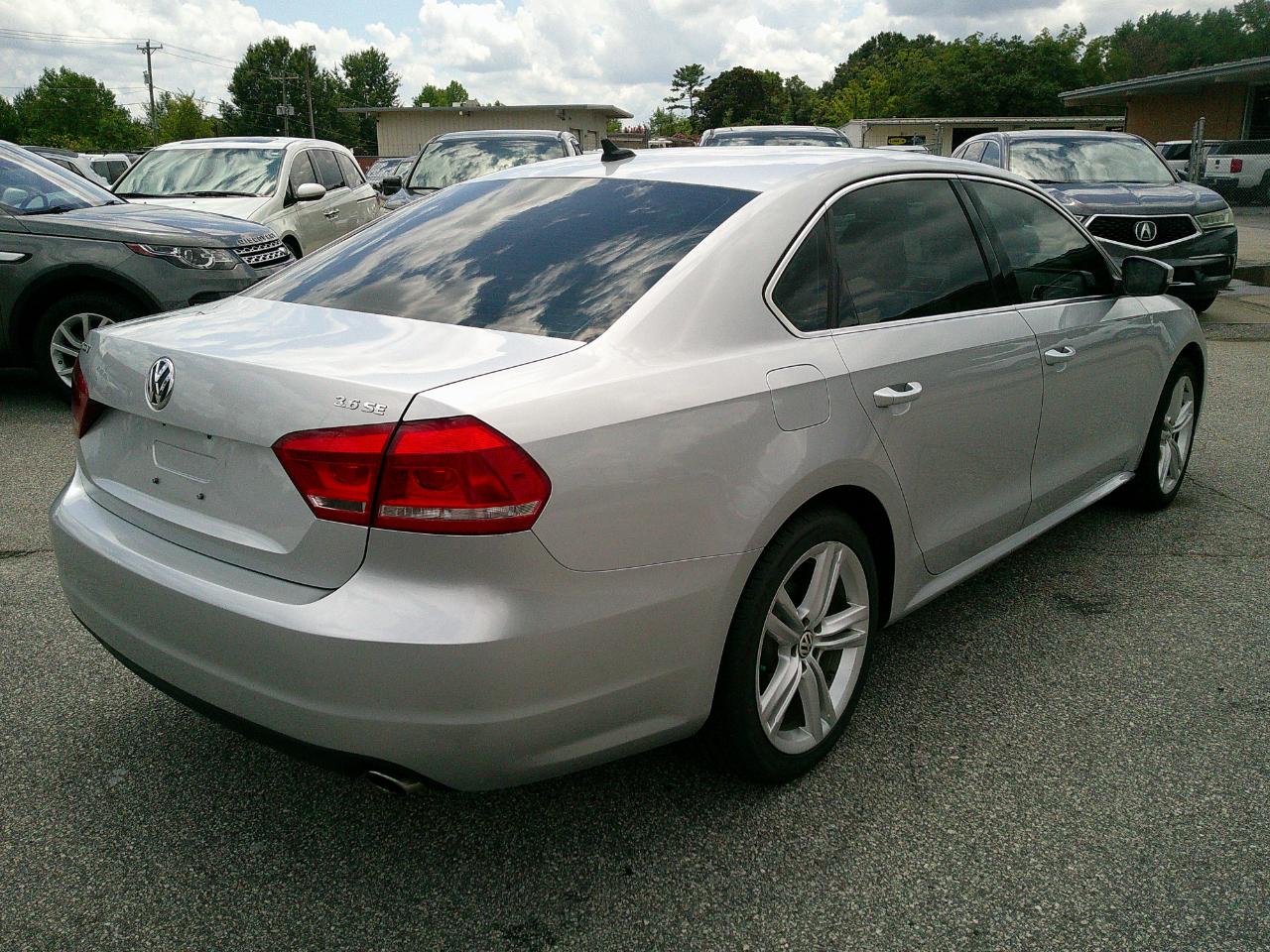 Volkswagen Passat 4dr Sdn 3.6L V6 DSG SE w/Sunroof 2013
