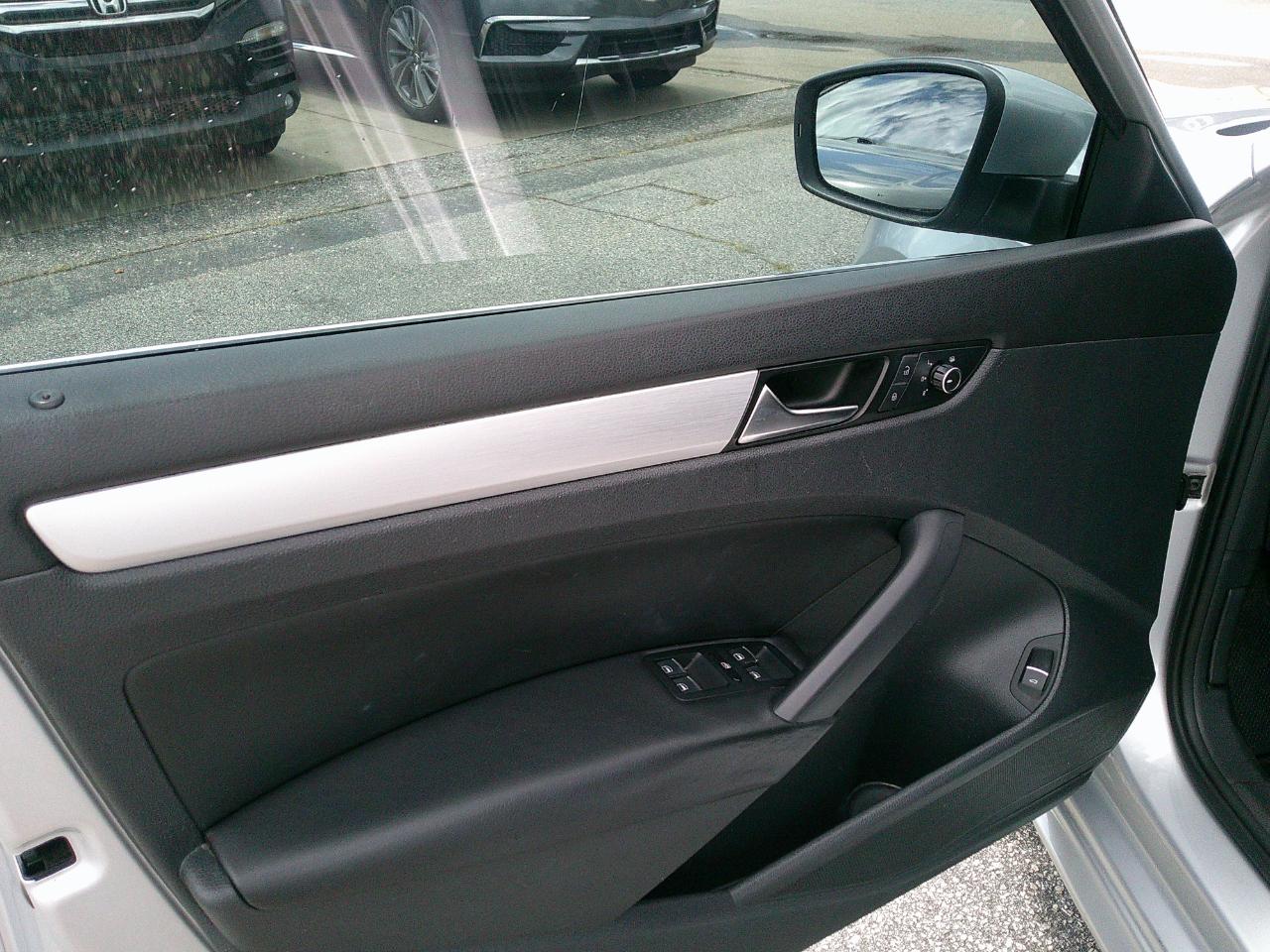 Volkswagen Passat 4dr Sdn 3.6L V6 DSG SE w/Sunroof 2013