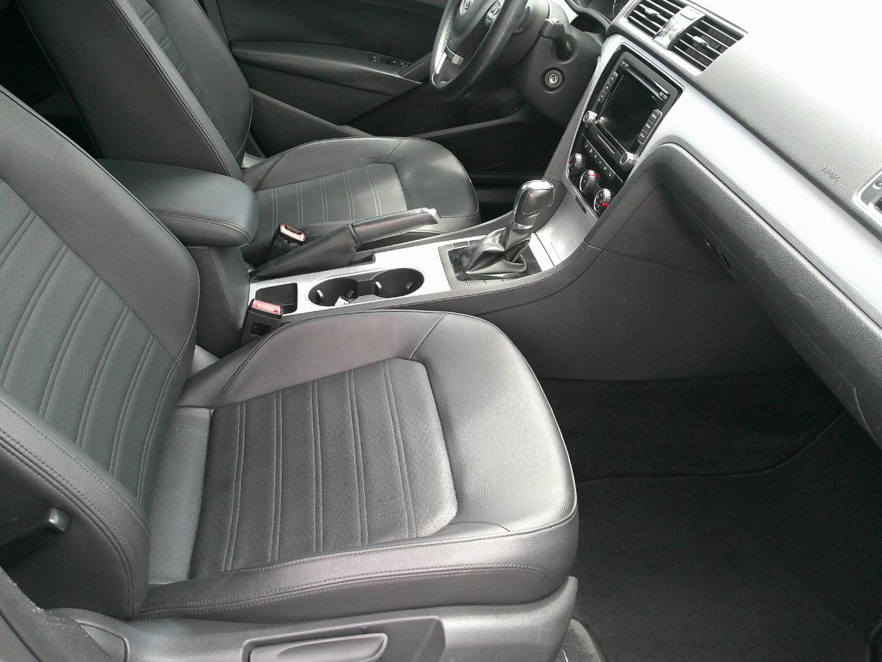 Volkswagen Passat 4dr Sdn 3.6L V6 DSG SE w/Sunroof 2013