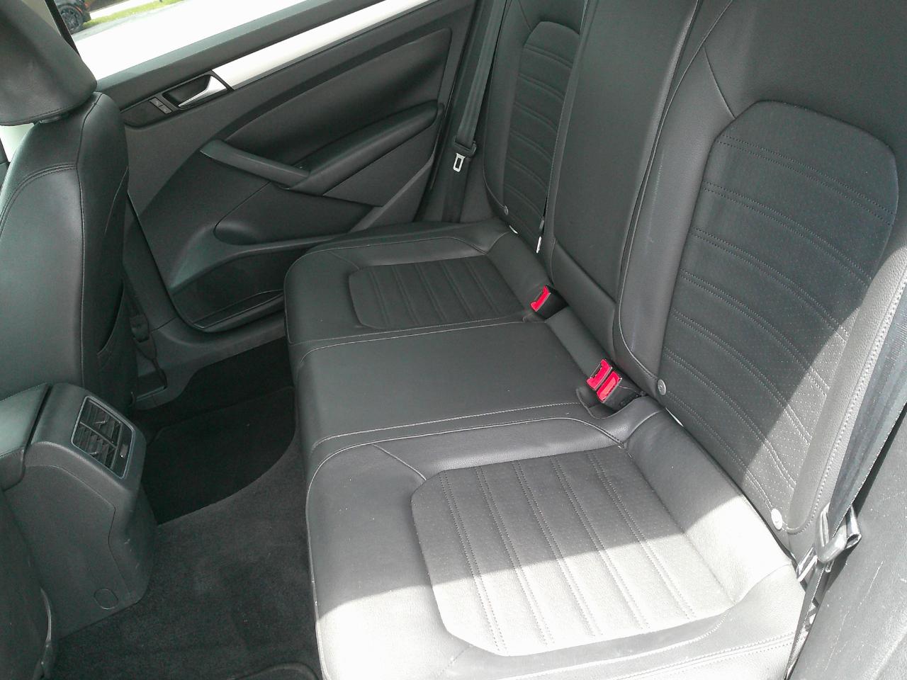 Volkswagen Passat 4dr Sdn 3.6L V6 DSG SE w/Sunroof 2013
