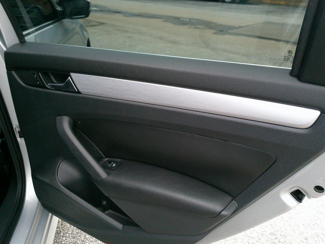 Volkswagen Passat 4dr Sdn 3.6L V6 DSG SE w/Sunroof 2013