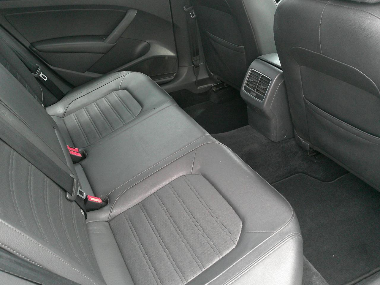 Volkswagen Passat 4dr Sdn 3.6L V6 DSG SE w/Sunroof 2013