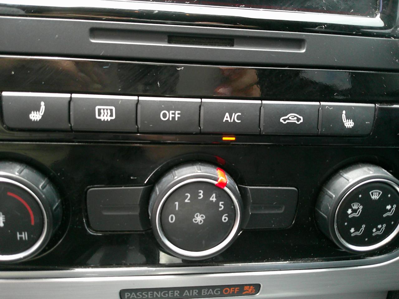 Volkswagen Passat 4dr Sdn 3.6L V6 DSG SE w/Sunroof 2013