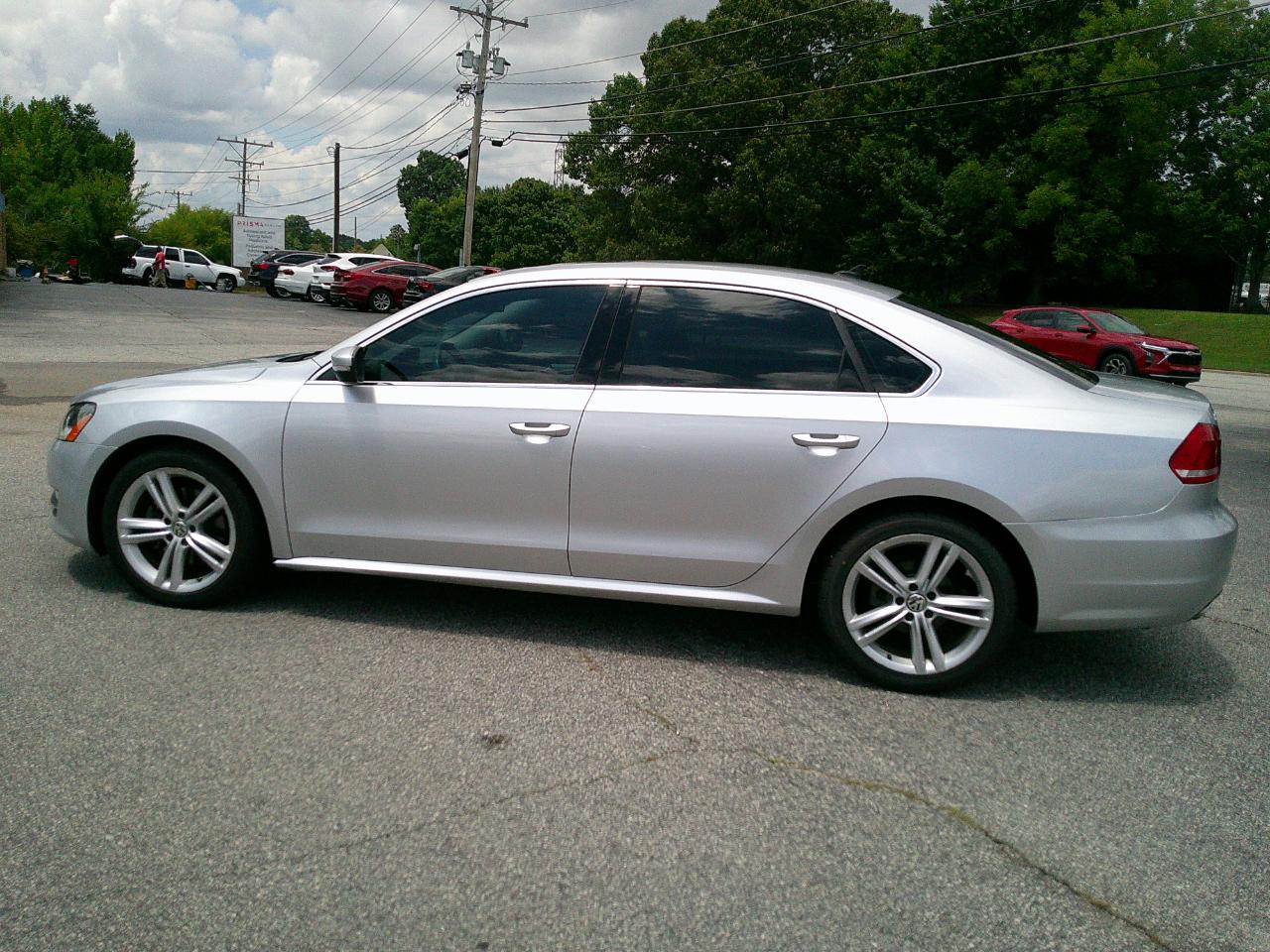 Volkswagen Passat 4dr Sdn 3.6L V6 DSG SE w/Sunroof 2013