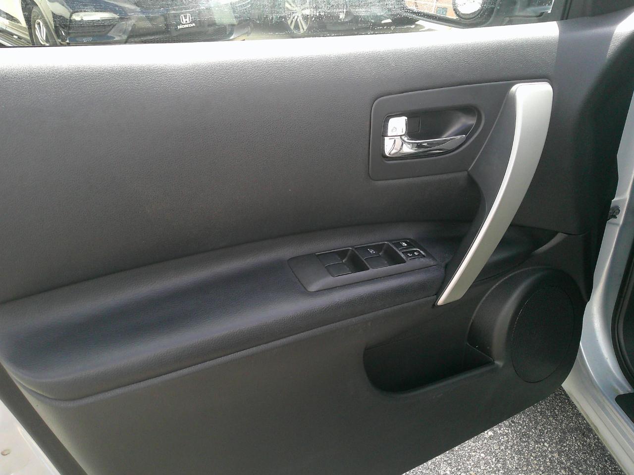 Nissan Rogue FWD 4dr SV 2012