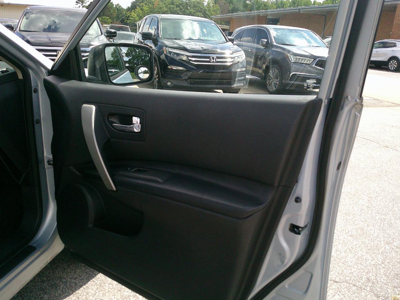 Nissan Rogue FWD 4dr SV 2012