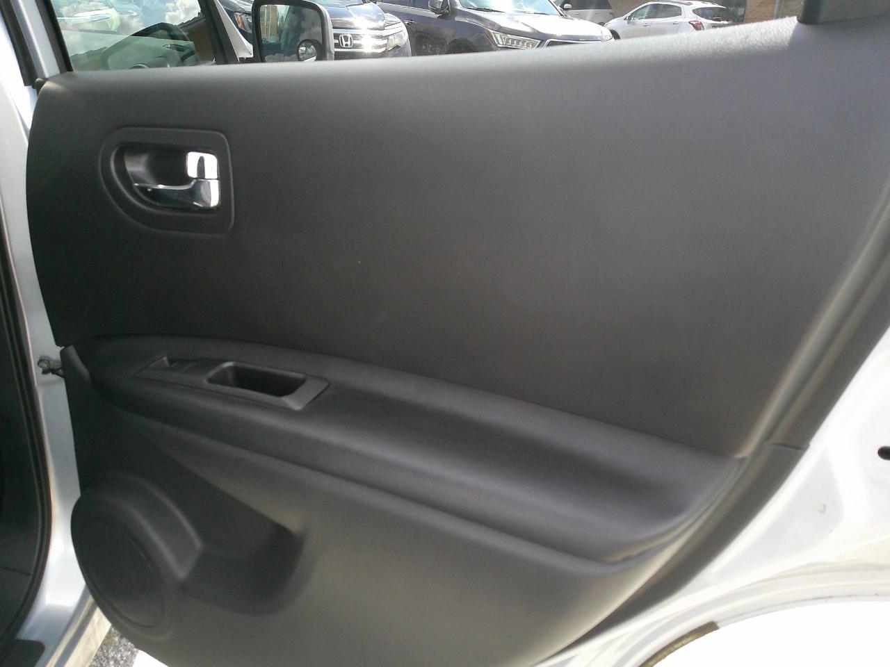 Nissan Rogue FWD 4dr SV 2012