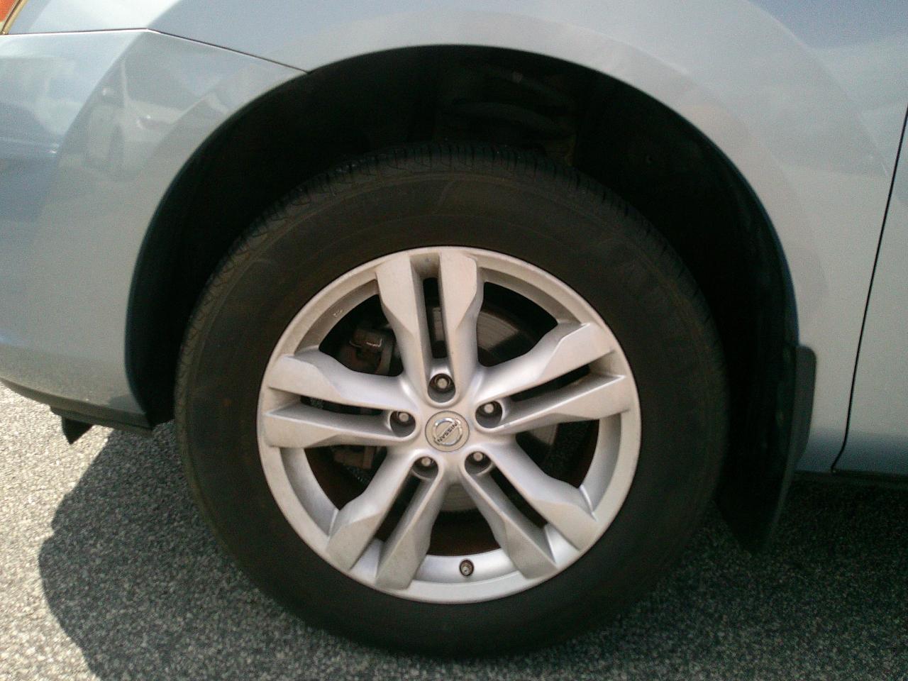 Nissan Rogue FWD 4dr SV 2012