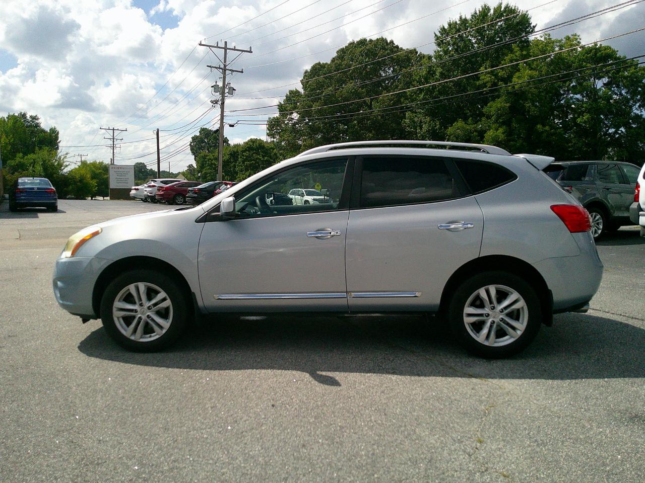 Nissan Rogue FWD 4dr SV 2012