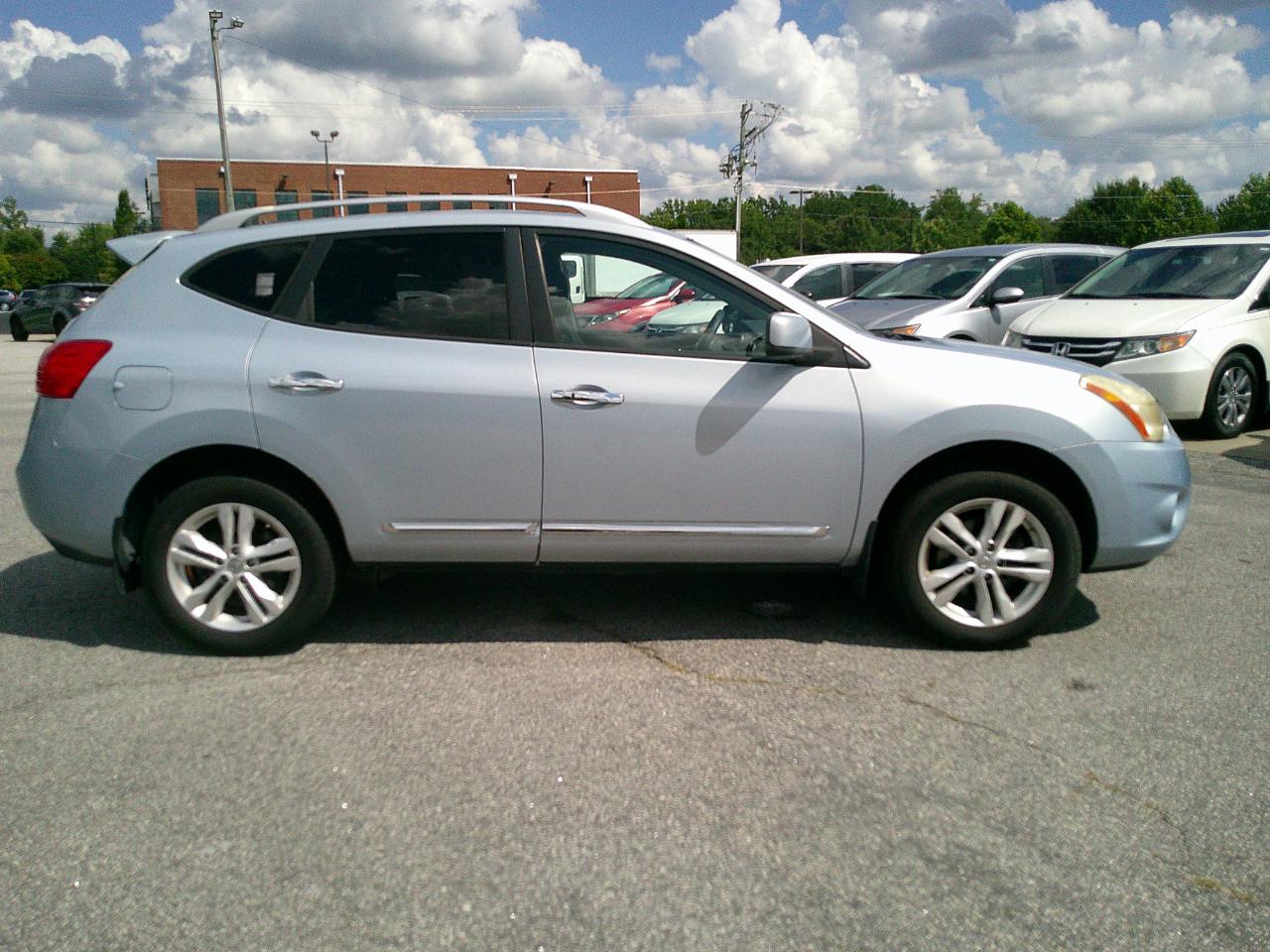 Nissan Rogue FWD 4dr SV 2012