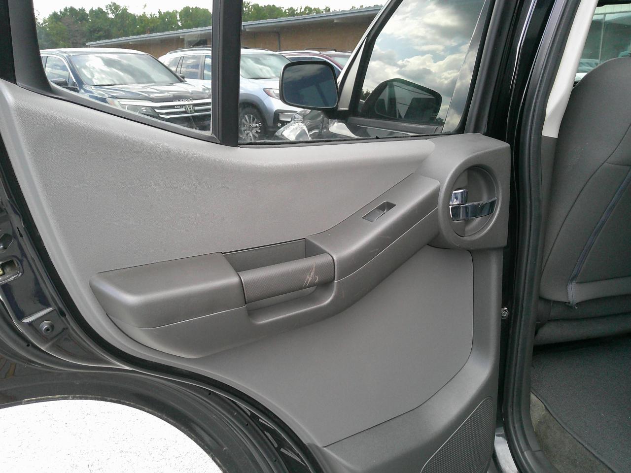 Nissan Xterra  2012